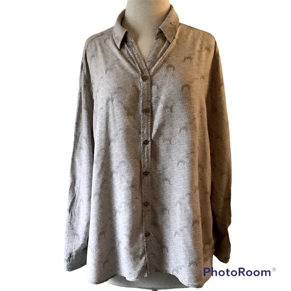 Chico’s Soft Rayon Giraffe Design Button Down Shirt - Picture 1 of 4